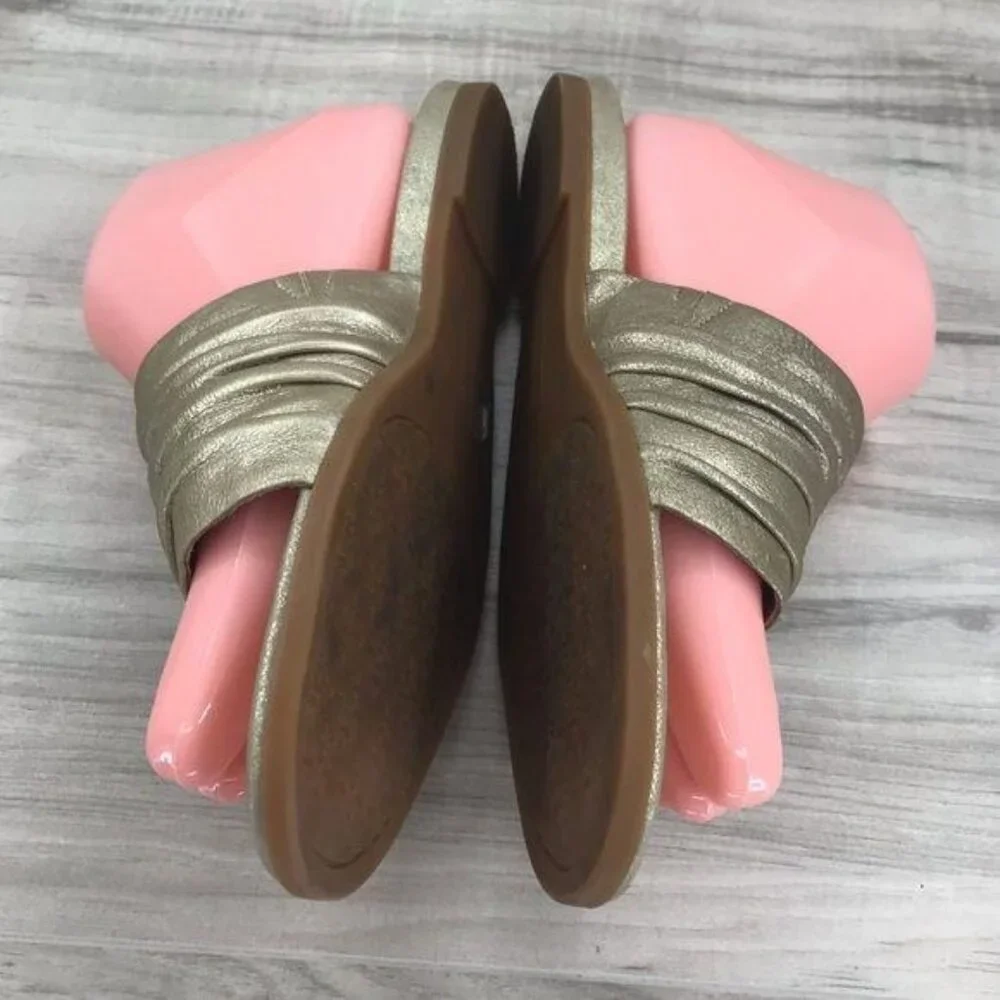 Nurture Sandals Womens 8 M Gold Leather Thong Slip On Shoes
